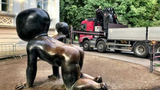 Přesun plastik lezoucích miminek