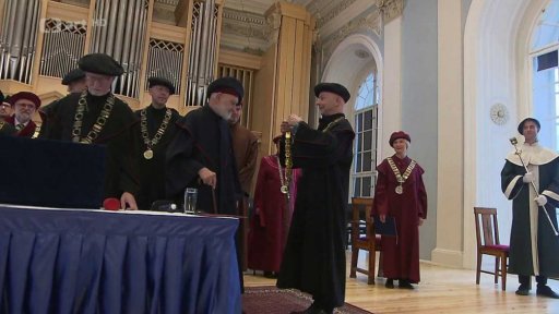 Béla Tarr převzal v Praze čestný doktorát