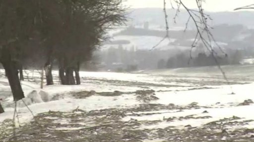 Výstraha přes silným větrem a sněhovými jazyky