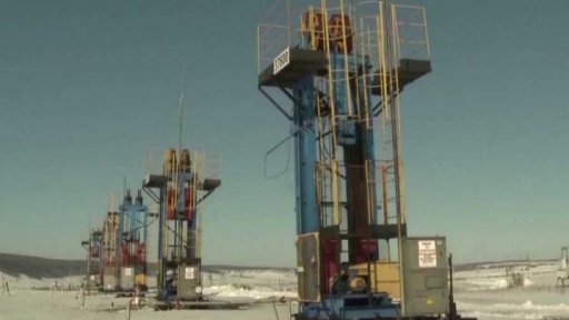 OPEC+ omezí produkci ropy - jak moc vzrostou ceny paliv?