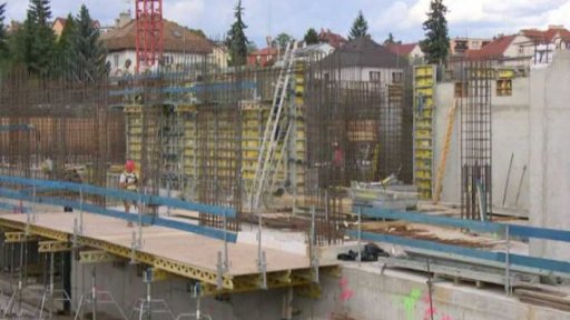 České stavebnictví se dál propadá, zájem o byty klesá