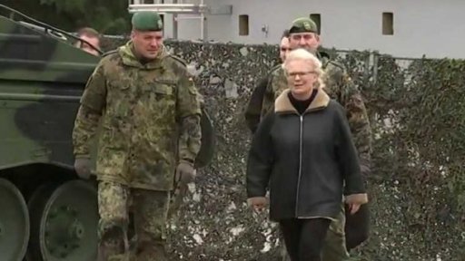 Německá ministryně obrany Lambrechtová končí