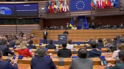 EU uvítala ukrajinského prezidenta + rozhovor s J. Schneiderem