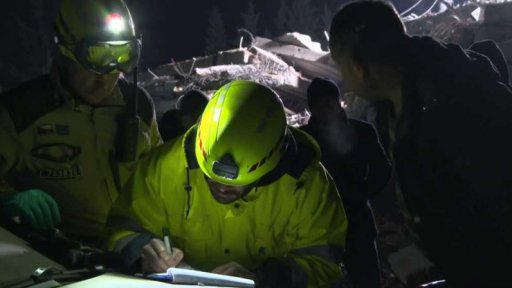 Pokračuje hledání přeživších v Turecku a Sýrii