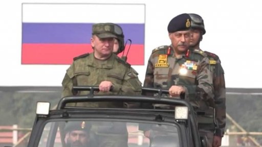 Indie rozkročená mezi Západem a Ruskem