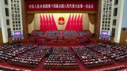 Nový čínský premiér + rozhovor s M. Hálou