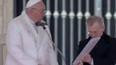 Papež František strávil druhý den v nemocnici