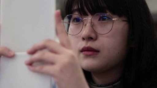 Japonci si zvykají na život bez roušky