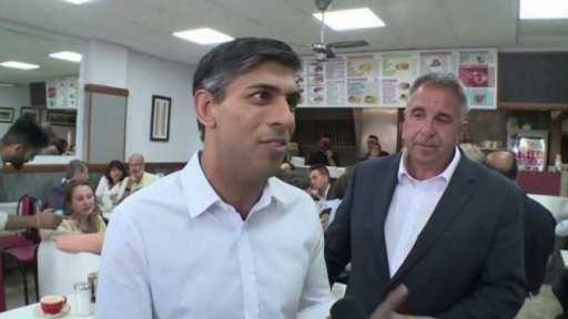 Konzervativci v Británii ztratili dva mandáty