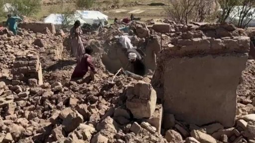 Přes 2400 obětí zemětřesení v Afghánistánu