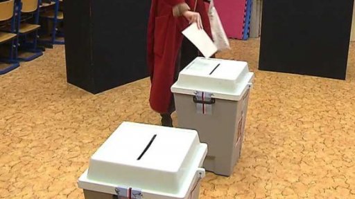 Novela ústavního zákona o volbách: jednodenní volby