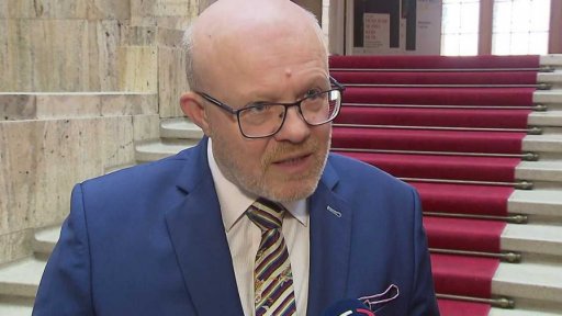 Automatické zvyšování plateb za státní pojištěnce