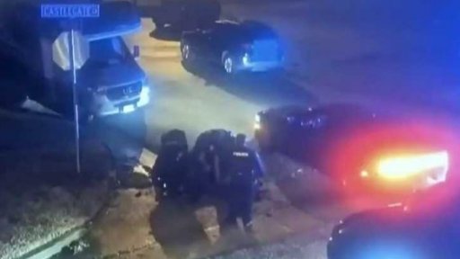 Etika: brutální záběry z policejních zásahů ve vysílání