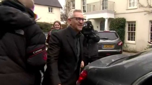 Z místa: kauza odvolaného sportovního moderátora v BBC