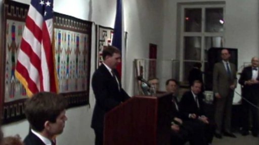 Nové sídlo Informační služby USA otevřeno v Praze (1993)