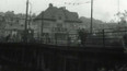 Na historickém mostě v Ostravě nutno z trolejbusu vystoupit a přejít pěšky (1958)