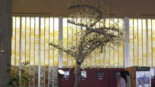 Návrat skleněné plastiky z Japonska