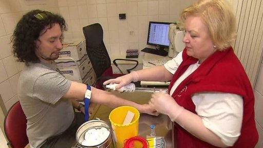 Nové rychlejší testy na přítomnost HIV nebo žloutenky v krvi dárců