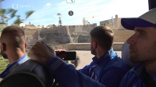 Za oponou: S Odolenou Vodou v Africe