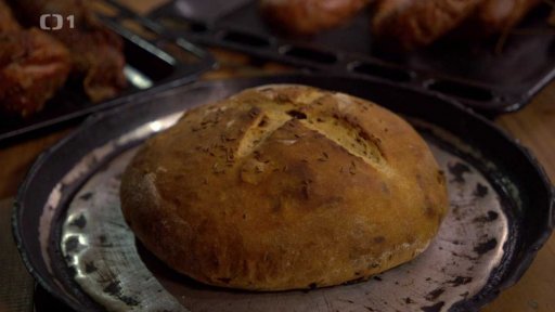 Chleba ke klobáskám a uzenému