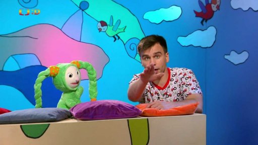 Ve školce stojí osamocený mrakodrap, kterému Fany říká mrakodráp…