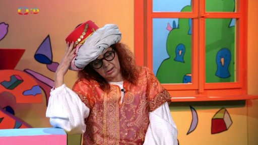 Kde se vzal, tu se vzal ve školce smutný džin. Hledá svou lahev a nechce už plnit přání…