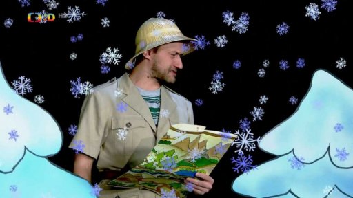 Polapil v lese hledá vzácnost ze snu. Cosi jej vtáhne do nory.