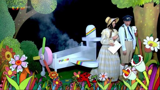 Polapil marně opravuje aeroplán, aby mohl s Pipetou letět na výlet, Pipeta má jako vždycky v rukávu druhý plán.