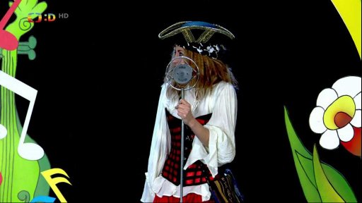 Drsňačka prohlásí Filipa a Tomáše za sboristky a založí s nimi dívčí kapelu. Zpívají píseň "Plány jdou".