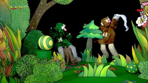 Jů a Hele diskutují o podzimních chmurách a nakonec se rozhodnou udělat zásoby dobré nálady.