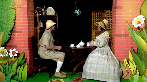 Pipeta s Polapilem probírají zvláštního ochránce Paloučku Mufomana, v tom se Mufoman zjeví a luxem vysaje všechno čajové nádobí.