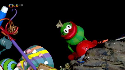 Muf má nasbíráno spoustu všeho možného, ale zjeví se duch prastrýce, pokárá ho a dokonce mu vyhrožuje, že mu přičaruje ruce. Muf se vyděsí a rozhodne se všechno všem vrátit.