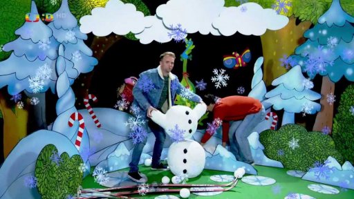 Filip a Tomáš zpívají písničku o stromech, co měly čepice.