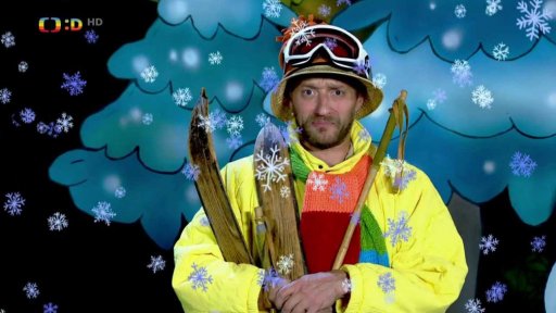 Polapil se učí lyžovat.