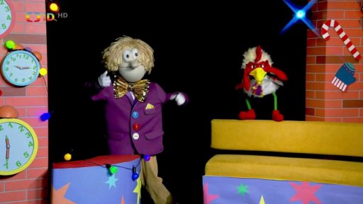 Jůheláci sledují silvestrovskou Brzoránošou s Mufem ve lstivém převleku.