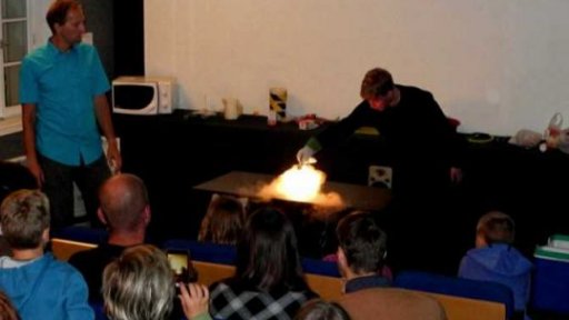 Show s kapalným dusíkem na Štefánikově hvězdárně