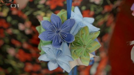 Papírová květina do okna