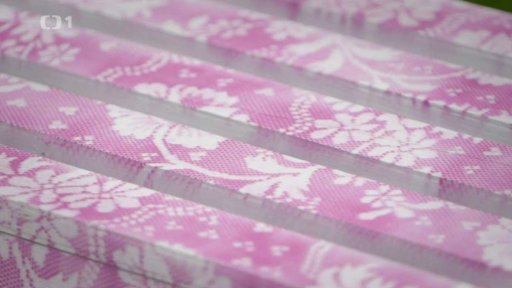 Zdobení sprejem a krajkou