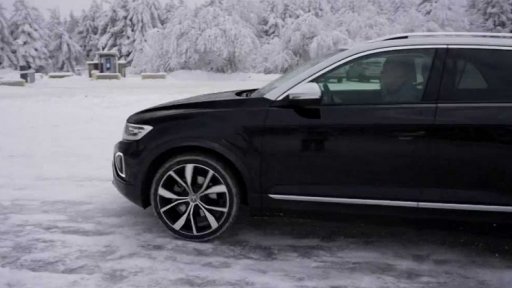 Jízda na zasněžených silnicích