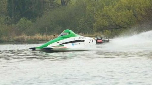 Závodní motorové čluny - formule na vodě