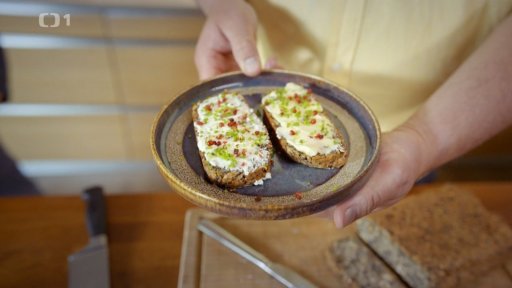 Bezlepkový ovesný chléb s praženými ořechy