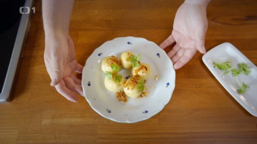 Bramborové knedlíky plněné uzeným masem