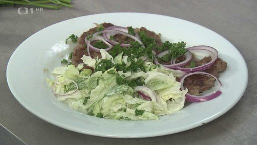 Hovězí placičky se salátem