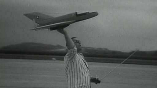 Letečtí modeláři se sešli ve francouzském městě Brétigny