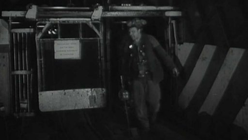 Na ostravském dole A. Zápotockého soutěží kolektiv razičů o Festivalový květ