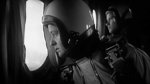 Na počest II. sjezdu Svazarmu uspořádali výsadkáři Aeroklubu Praha Letňany seskok do prostoru Luční boudy