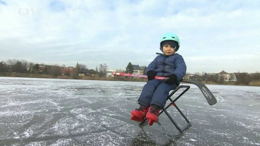 Mrazivé počasí láká bruslaře