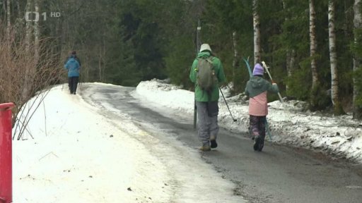 Na horách taje sníh