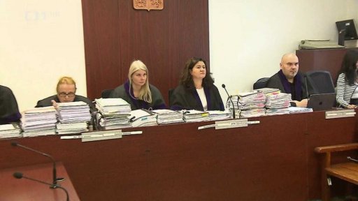 Proces se soudcem Elischerem nezačal