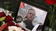 Zatýkání v Rusku na pietních akcích za Navalného